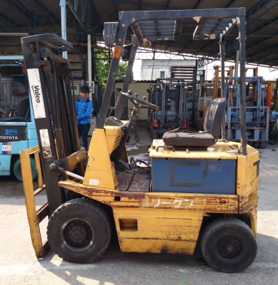 รถไฟฟ้าแบบนั่งขับขนาด 1.5 ตันเสาสูง 3 เมตร TCM FVB15H4   ราคา  65000.- บาท