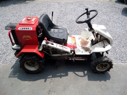 รถตัดหญ้าแบบนั่งขับ KIORITZ เครื่อง KUBOTA 13 OPS สภาพสวย