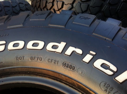 ขายยาง BF Goodrich Mud-Terrain KM2 285 75 r16 หล่อพร้อมลุย ขายยาง BF Goodrich Mud-Terrain KM2 285 75 r16 หล่อพร้อมลุย