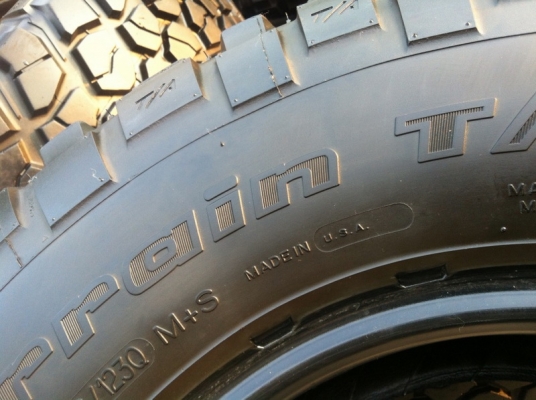 ขายยาง BF Goodrich Mud-Terrain KM2 285 75 r16 หล่อพร้อมลุย ขายยาง BF Goodrich Mud-Terrain KM2 285 75 r16 หล่อพร้อมลุย