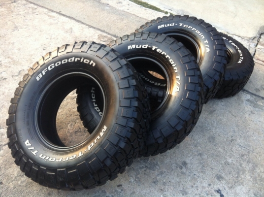 ขายยาง BF Goodrich Mud-Terrain KM2 285 75 r16 หล่อพร้อมลุย ขายยาง BF Goodrich Mud-Terrain KM2 285 75 r16 หล่อพร้อมลุย