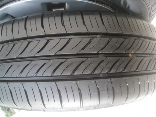 ขายล้อกะทะป้ายแดง new yaris 15" 4h100 ยาง dunlop enasave ec300 185/60r15 ยางผลิตสัปดาห์ที่ 7 ปี14 ตุ่มที่หน้ายางมีทุกเส้นครับ  vios, swift, fiesta, mazda2 ใส่ได้เลยครับ สนใจติดต่อเล็กคลองสามครับ (081-3747940)