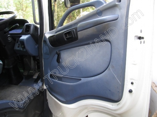 รถบรรทุก 6 ล้อตู้แห้ง ยี่ห้อ HINO รุ่น FC4J