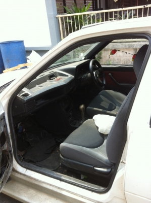 ขายรถโอเปิ้ลสี่ประตูสีขาว ขายรถโอเปิ้ลสี่ประตูสีขาว