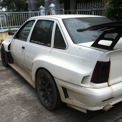 ขายรถโอเปิ้ลสี่ประตูสีขาว ขายรถโอเปิ้ลสี่ประตูสีขาว