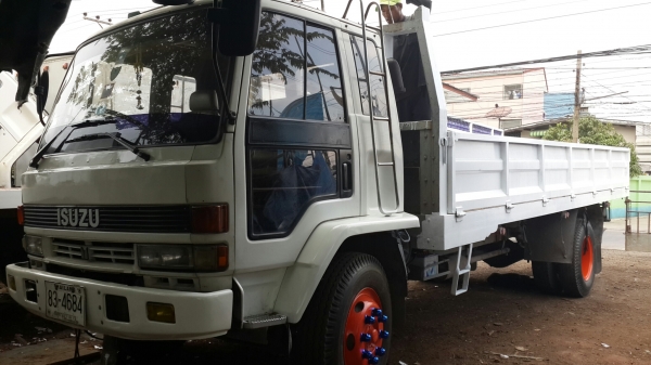 ขาย6ล้ออีซูซุ ร๊อคกี้ ยาว 6.50 เมตร เครื่อง6HE1 195แรงม้า เบรคจิฟฟี่ พวงมาลัยพาวเวอร์ มีแอร์ ยาง900-20 สภาพดี พร้อมใช้