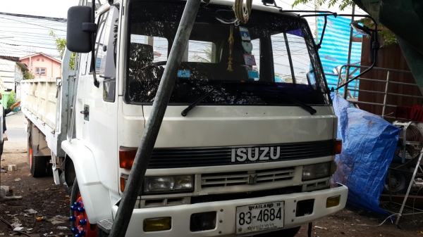 ขาย6ล้ออีซูซุ ร๊อคกี้ ยาว 6.50 เมตร เครื่อง6HE1 195แรงม้า เบรคจิฟฟี่ พวงมาลัยพาวเวอร์ มีแอร์ ยาง900-20 สภาพดี พร้อมใช้