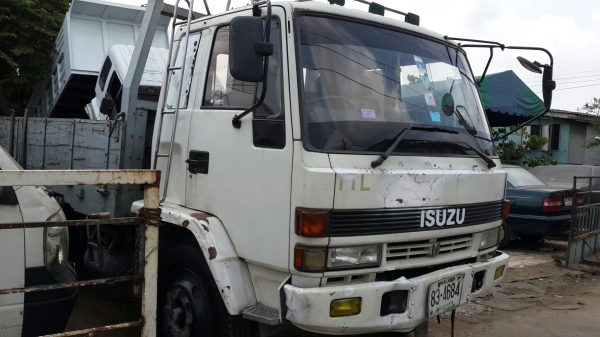 ขาย6ล้ออีซูซุ ร๊อคกี้ ยาว 6.50 เมตร เครื่อง6HE1 195แรงม้า เบรคจิฟฟี่ พวงมาลัยพาวเวอร์ มีแอร์ ยาง900-20 สภาพดี พร้อมใช้