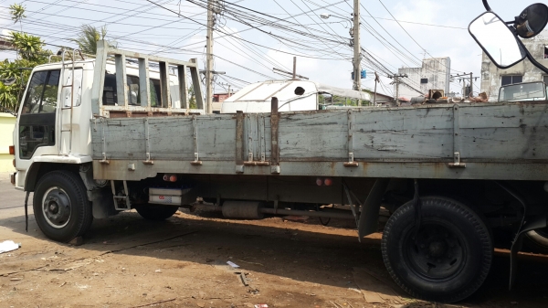 ขาย6ล้ออีซูซุ ร๊อคกี้ ยาว 6.50 เมตร เครื่อง6HE1 195แรงม้า เบรคจิฟฟี่ พวงมาลัยพาวเวอร์ มีแอร์ ยาง900-20 สภาพดี พร้อมใช้