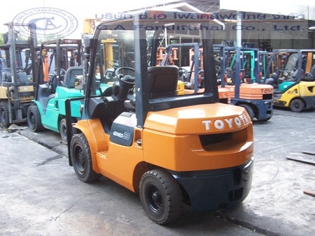 ขาย รถโฟล์คลิฟท์ TOYOTA รุ่น 7FG-30