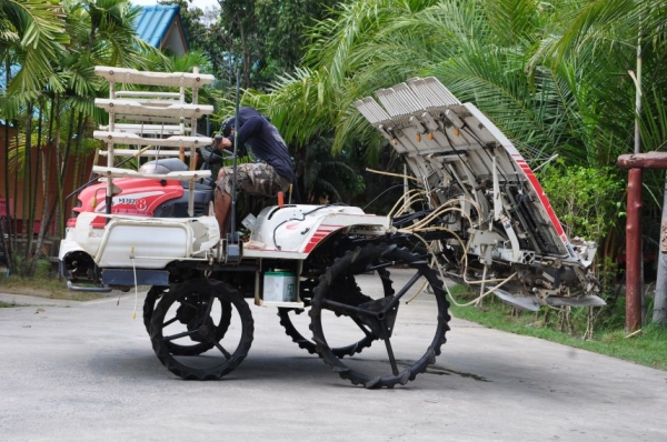 โห!! ลดกระหน่ำขายรถดำนาMITSUBISHI MPR8แถว สภาพสวยเดิมจากญี่ปุ่นยังไม่เคยใช้ในไทย 68,000 เท่านั้น!!
