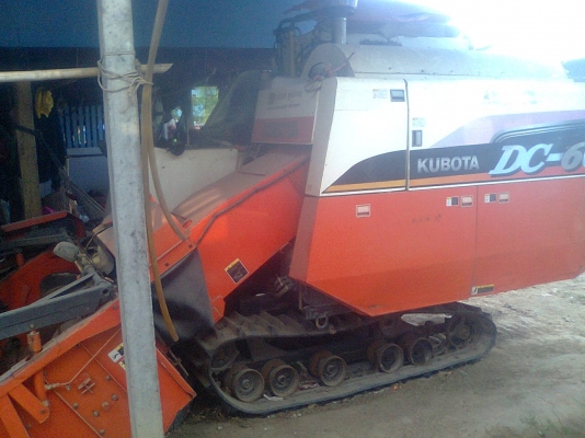 ขายรถเกี่ยวคูโบต้าDC60พลัส พร้อมเล่มทะเบียนลดเหลือ320000บาท