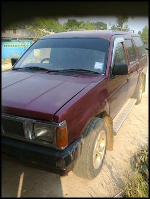 นิสสัน บิ๊กเอ็ม 4 ประตู