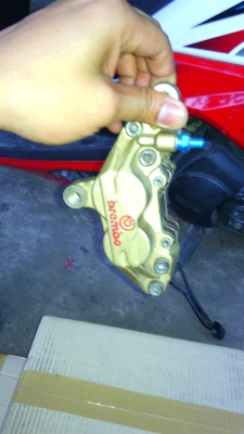 เพื่อนฝากขายปั้ม Brembo 4 พอร์ต2300 บาท
