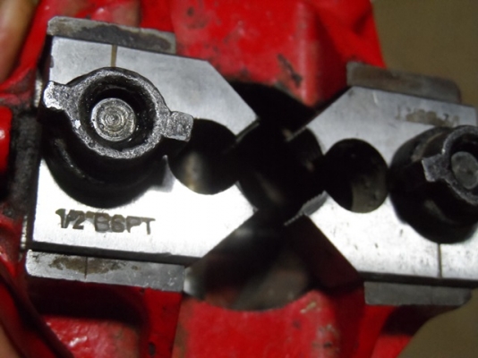 ดายเกลียว WHALE BRAND 1/2 -1 1/2 พร้อมกล่อง