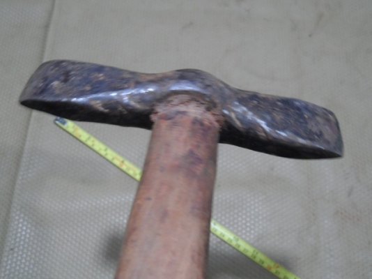 ค้อนเคาะ เก่าๆ เหนียวๆ