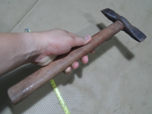 ค้อนเคาะ เก่าๆ เหนียวๆ