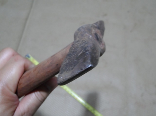 ค้อนเคาะ เก่าๆ เหนียวๆ