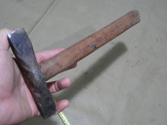 ค้อนเคาะ เก่าๆ เหนียวๆ