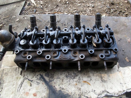 ขายฝาสูบ+หัวฉีด+กระเดื่อง isuzu c240 4500