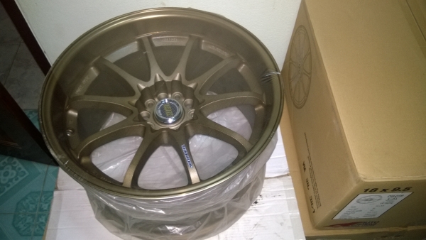 ขายแม็ก ce 28 ขอบ 18 กว้าง 9.5 / 10.5 1 ชุด ของใหม่ งานเหมือน จัดราคาเบาๆคับ