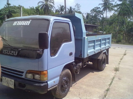 NPR120ฝาดำ 6ล้อดั้ม ออกห้างแท้ กะบดั้มสามมิตร รถสวย..สวย(รถบรรทุกถังน้ำยางสด)...