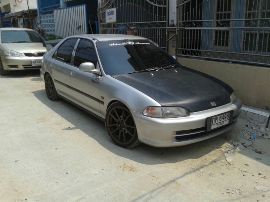 ขาย Honda civic 4 Door ปี 95 พร้อมใช้งาน แม็ค 17 นิ้ว เครื่องเสียงพร้อบ เบสแน่นพร้อมจอทีวี เบาะซิ่ง ราคา 79,000 บาท