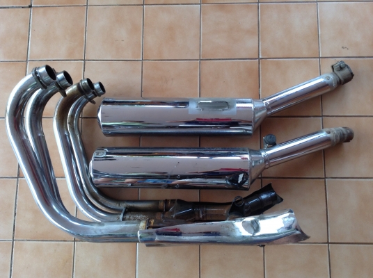 ธารนนทบุรี//ขายท่อเดิมของ honda cb1300 ปี99-00 เสียงนิ่มๆเดิมๆครับ