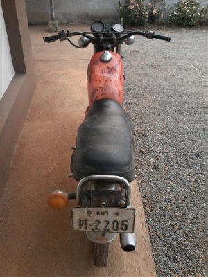 ขายยามาฮ่า RX100 เล่มทะเบียนไม่ได้ตามชุดโอนเครื่องดียังแน่นภาษีขาดปี 40 ขาย 4900 บาท