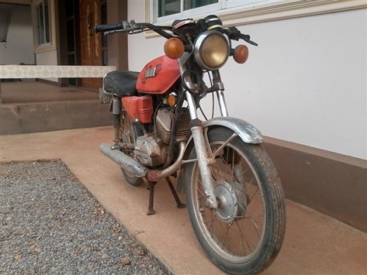 ขายยามาฮ่า RX100 เล่มทะเบียนไม่ได้ตามชุดโอนเครื่องดียังแน่นภาษีขาดปี 40 ขาย 4900 บาท