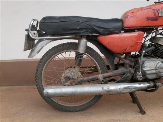 ขายยามาฮ่า RX100 เล่มทะเบียนไม่ได้ตามชุดโอนเครื่องดียังแน่นภาษีขาดปี 40 ขาย 4900 บาท