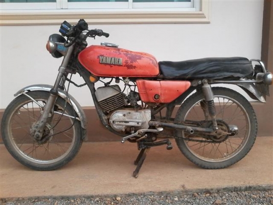 ขายยามาฮ่า RX100 เล่มทะเบียนไม่ได้ตามชุดโอนเครื่องดียังแน่นภาษีขาดปี 40 ขาย 4900 บาท