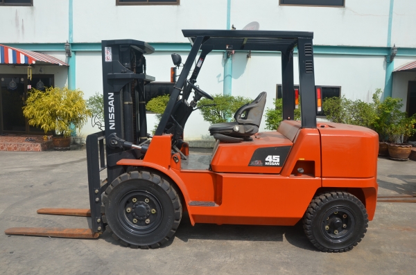 ขาย Nissan F04D45UT ดีเซล Mitsubishi S6S ออโต้ 4.5 ตัน ยกสูง	 3 เมตร