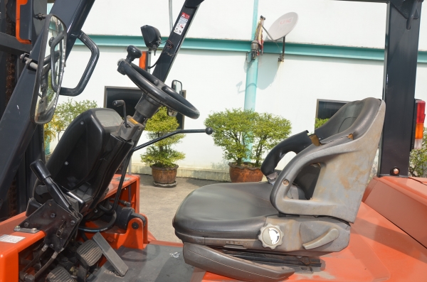 ขาย Nissan F04D45UT ดีเซล Mitsubishi S6S ออโต้ 4.5 ตัน ยกสูง	 3 เมตร