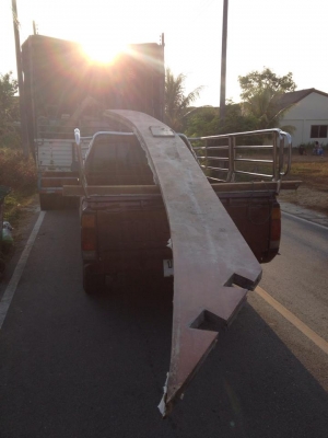 ซุ่มประตูไม้แดงกับจั่วขนาดใหญ่ราคาถูกๆครับ