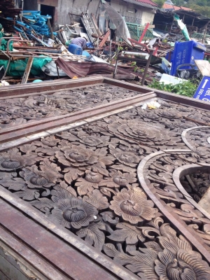 ซุ่มประตูไม้แดงกับจั่วขนาดใหญ่ราคาถูกๆครับ