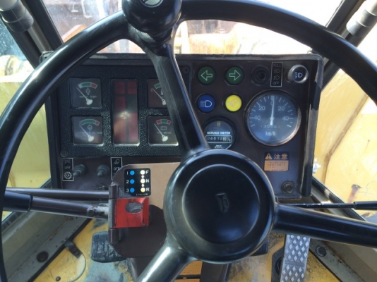 KOMATSU WA100-1 รถตักล้อยางเก่านอก 4,xxx ชั่วโมง KOMATSU WA100-1 รถตักล้อยางเก่านอก 4,xxx ชั่วโมง