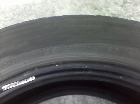ขายยางบริสโตน195 60 15 ปี 12 ยาง6หมื่นโลราคา2500บาท4เส้น