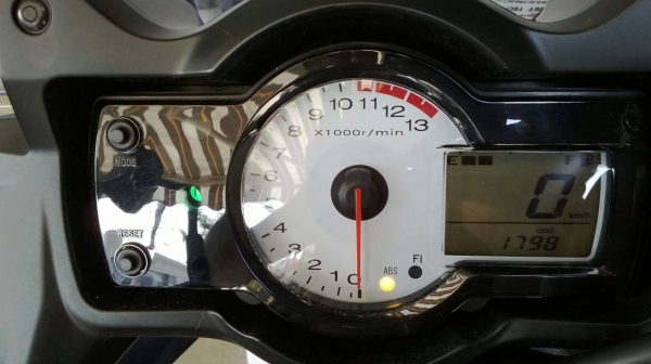 ขายVersys 2013 สีขาว ก.ค.(รถ7เดือน) ใหม่มาก พร้อมของแต่ง และประกันชั้น1 ท่อผ่าเสียงทุ้มไม่แผด รถออกศูนย์เรียว