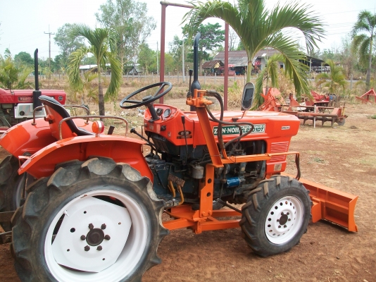 คูโบต้าZL2201dt 4X4พร้อมดันหน้าและกันจมผาน5ทำสีตัวถังใหม่เพื่อความสวยงาม