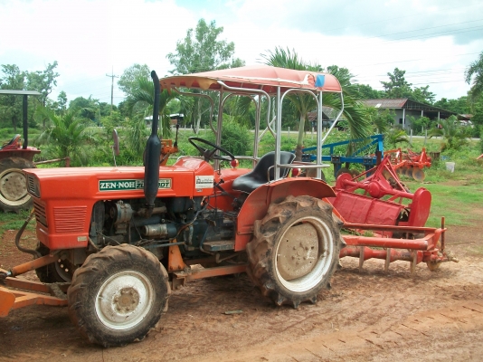 คูโบต้าZL2201dt 4X4พร้อมดันหน้าและกันจมผาน5ทำสีตัวถังใหม่เพื่อความสวยงาม