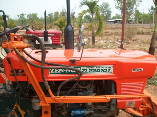 คูโบต้าZL2201dt 4X4พร้อมดันหน้าและกันจมผาน5ทำสีตัวถังใหม่เพื่อความสวยงาม