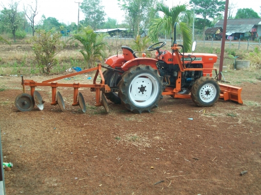 คูโบต้าZL2201dt 4X4พร้อมดันหน้าและกันจมผาน5ทำสีตัวถังใหม่เพื่อความสวยงาม