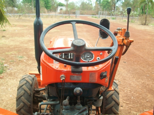 คูโบต้าZL2201dt 4X4พร้อมดันหน้าและกันจมผาน5ทำสีตัวถังใหม่เพื่อความสวยงาม