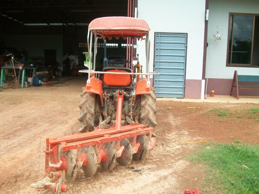 คูโบต้าZL2201dt 4X4พร้อมดันหน้าและกันจมผาน5ทำสีตัวถังใหม่เพื่อความสวยงาม