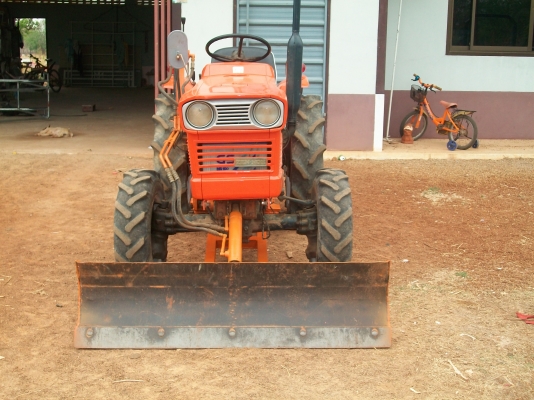 คูโบต้าZL2201dt 4X4พร้อมดันหน้าและกันจมผาน5ทำสีตัวถังใหม่เพื่อความสวยงาม