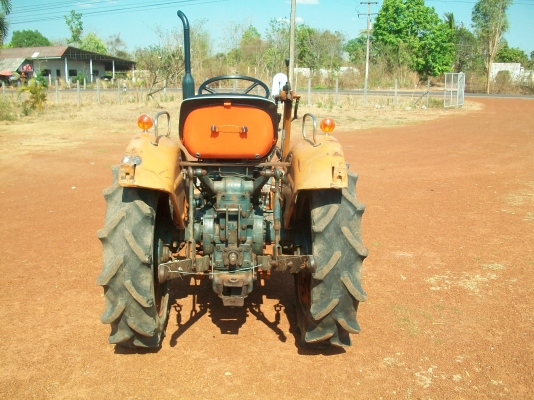 คูโบต้าZL2201dt 4X4พร้อมดันหน้าและกันจมผาน5ทำสีตัวถังใหม่เพื่อความสวยงาม