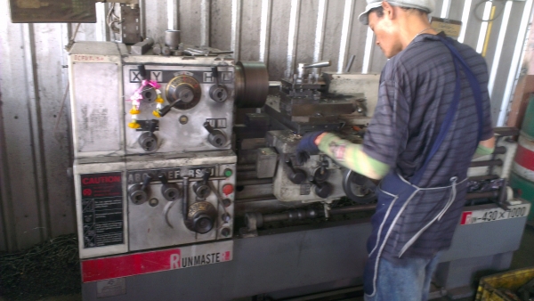 Sell> Lathe แท่นกลึงมือสอง Runmaster 430x1000 6 ฟุต 4 เพลา มีเบลค มีลิเนีย เพลาเดินฟิตเป็น 6 เหลี่ยม รุ่นรองใหม่ล่าสุด นิ้ว มิล ไม่ต้องเปลี่ยนเฟืองครับ