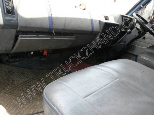 รถบรรทุก 6 ล้อ ยี่ห้อ ISUZU รุ่น NPR