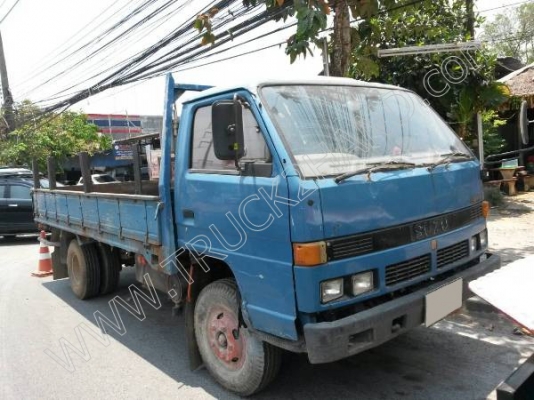 รถบรรทุก 6 ล้อ ยี่ห้อ ISUZU รุ่น NPR